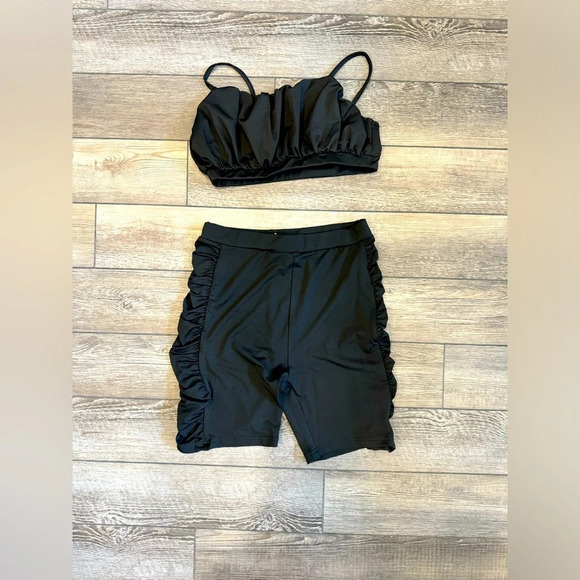 NWT FABONICS Black Ruched Bust Sports Bra & Biker Shorts L - Picture 1 of 3
